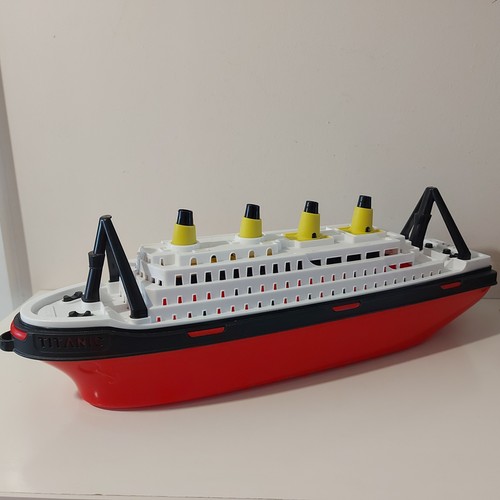 Rms titanic model - rms, –