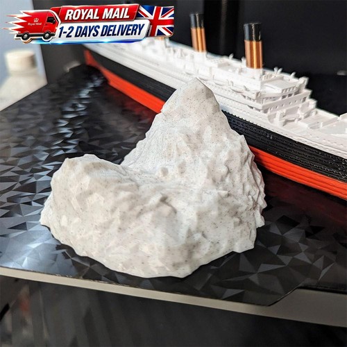 Break half rms titanic boat - in,